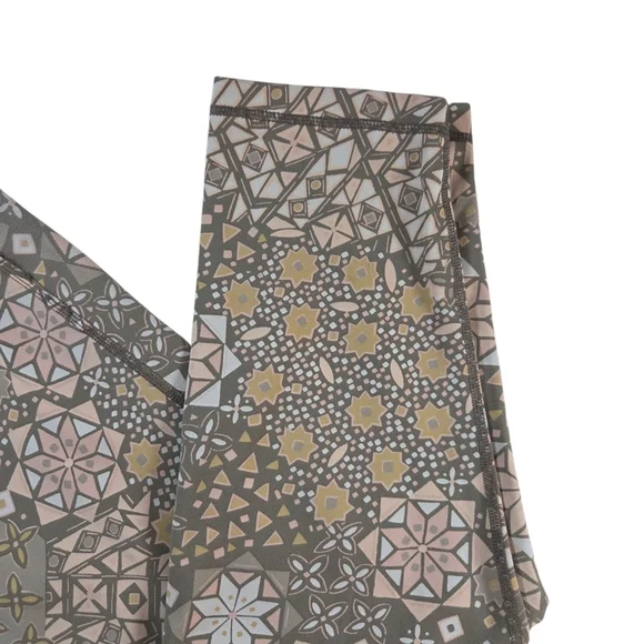 ⭐️Aerie Chill Play Move Leggings with Geometeic Pattern Size XL - Picture 2 of 6